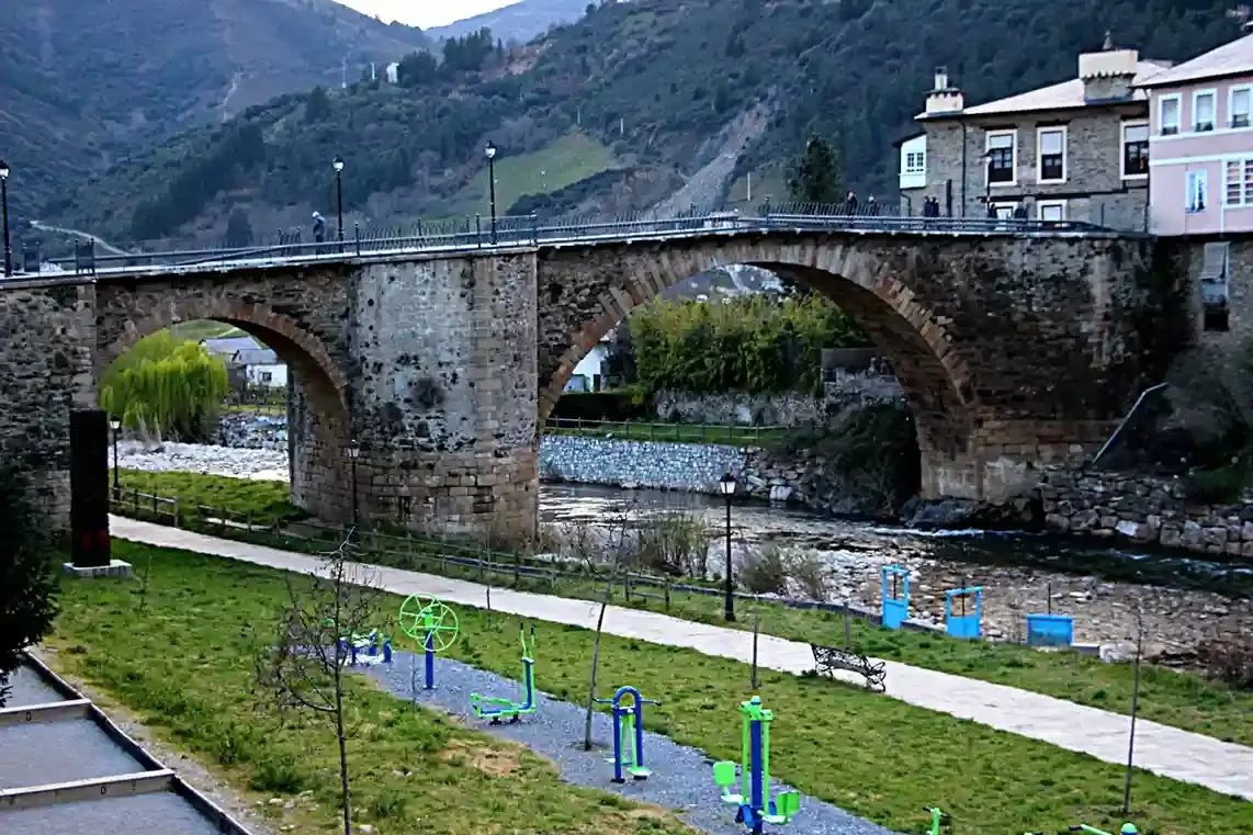 Stage 9: Villafranca del Bierzo to La Laguna