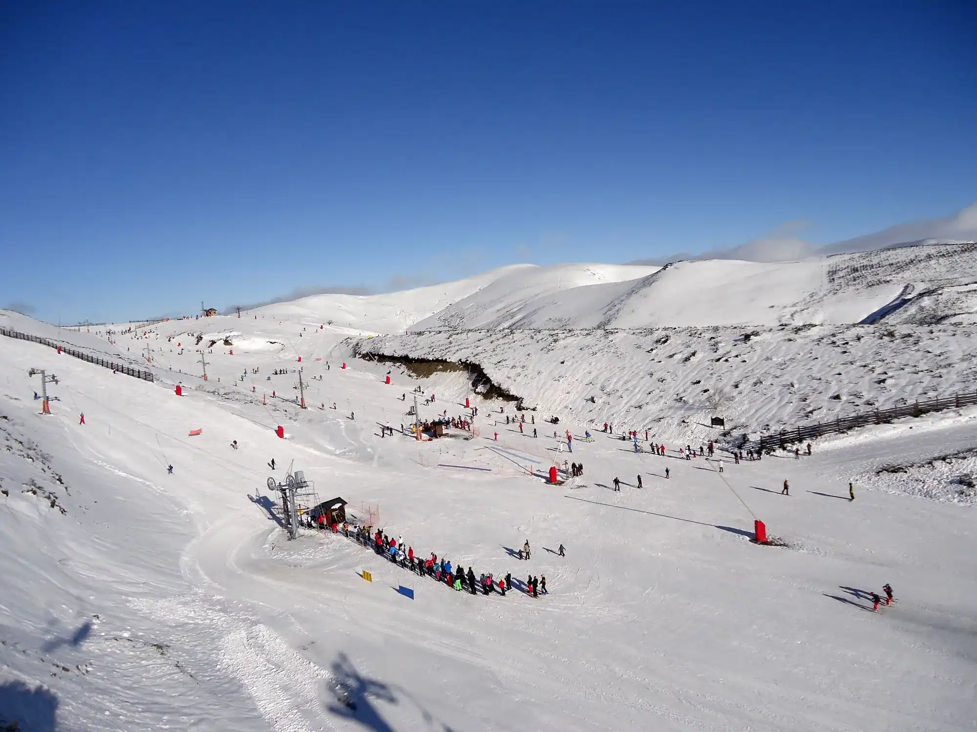 Piden una gestión conjunta para las estaciones de esquí de León y Asturias