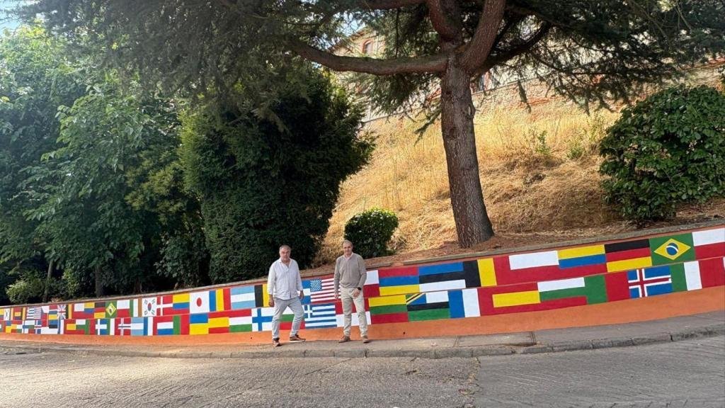Astorga da la bienvenida a los peregrinos con un mural
