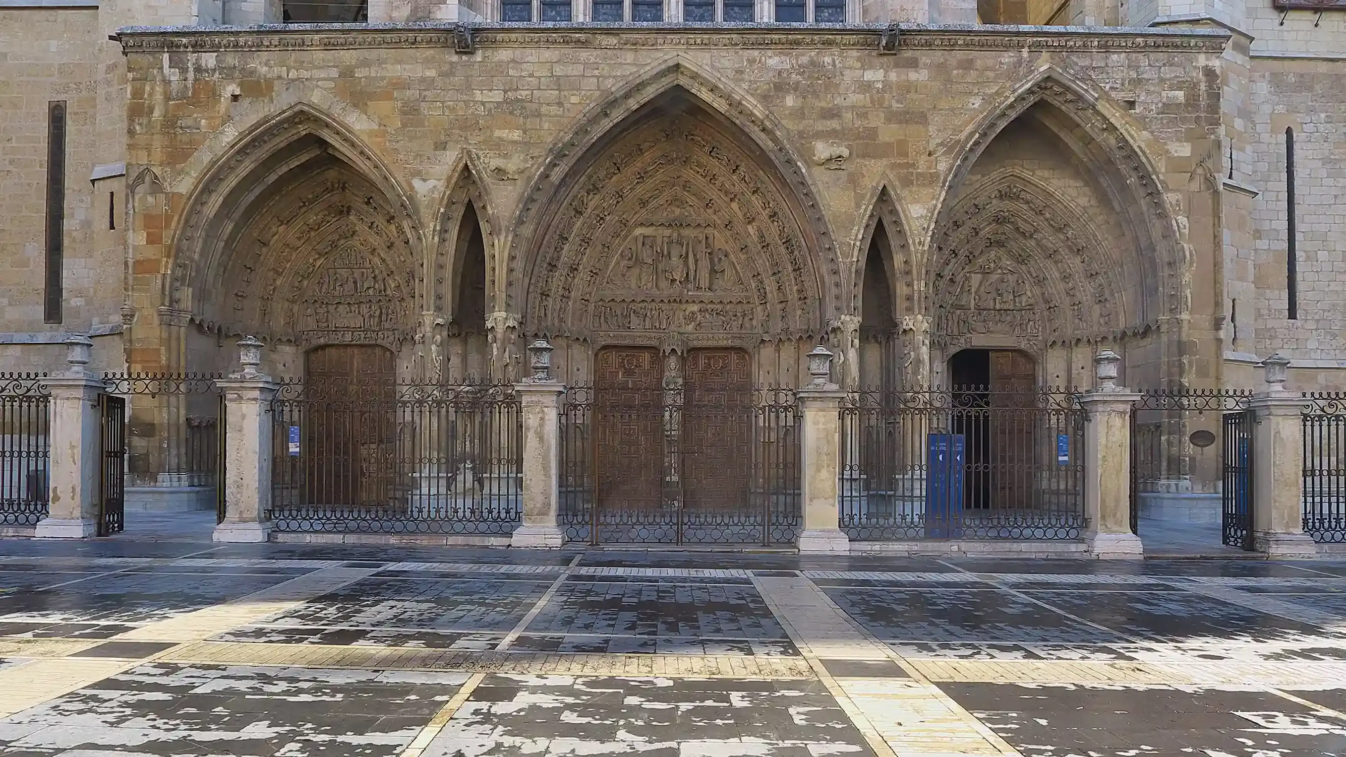 La Catedral de León restaurará el pórtico occidental