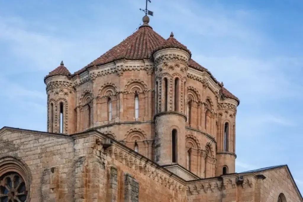El grupo de cimborrios leoneses - 1/3
