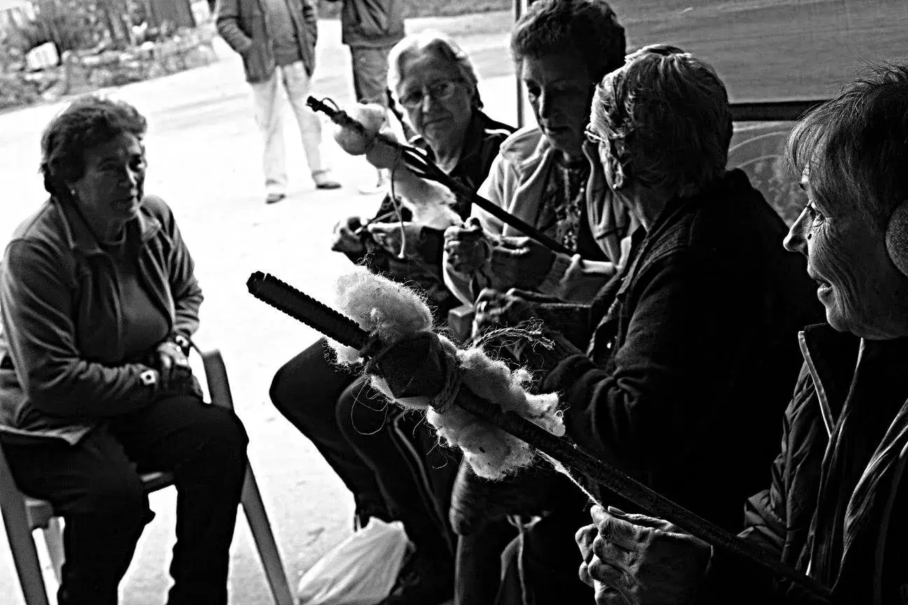 Filandar por el día de la mujer en San Juan de la Cuesta