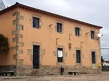 Escuelas y Ayuntamiento