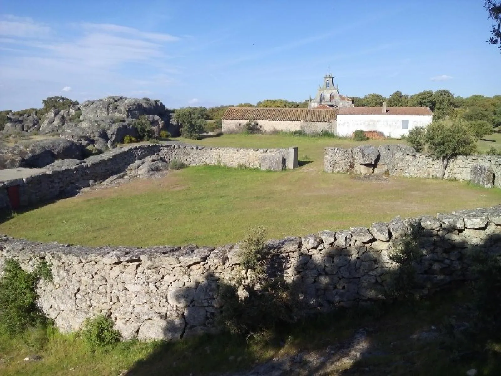 Plaza de toros junto a la ermita