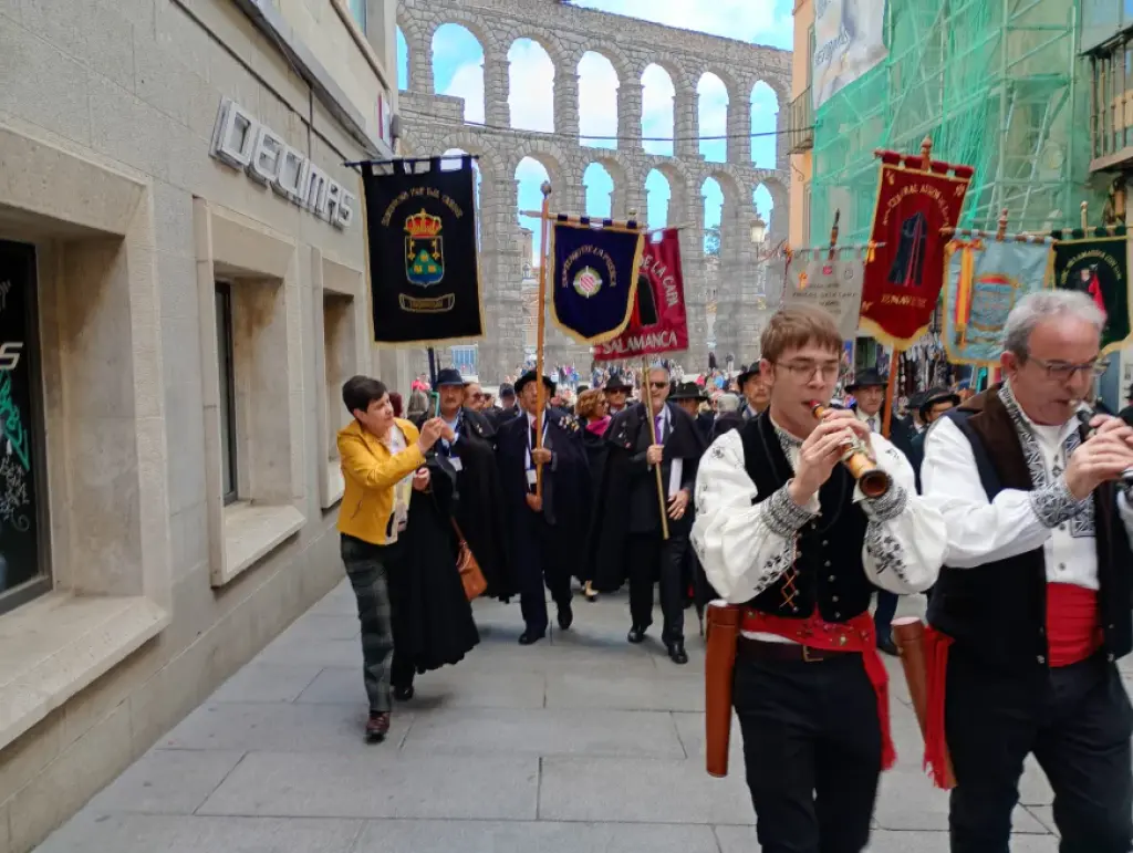 La Región Leonesa luce sus capas en Segovia