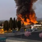 Sin noticias sobre el incendio de residuos plásticos en La Bañeza