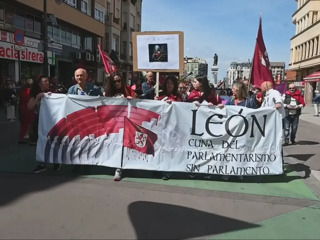 León se levanta: miles de personas exigen dimisiones y autonomía propia