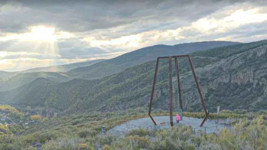 El columpio más alto de España está en el Bierzo