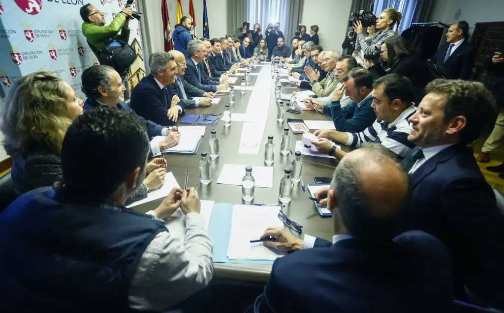 Qué es la "Mesa por León" y por qué no funcionará