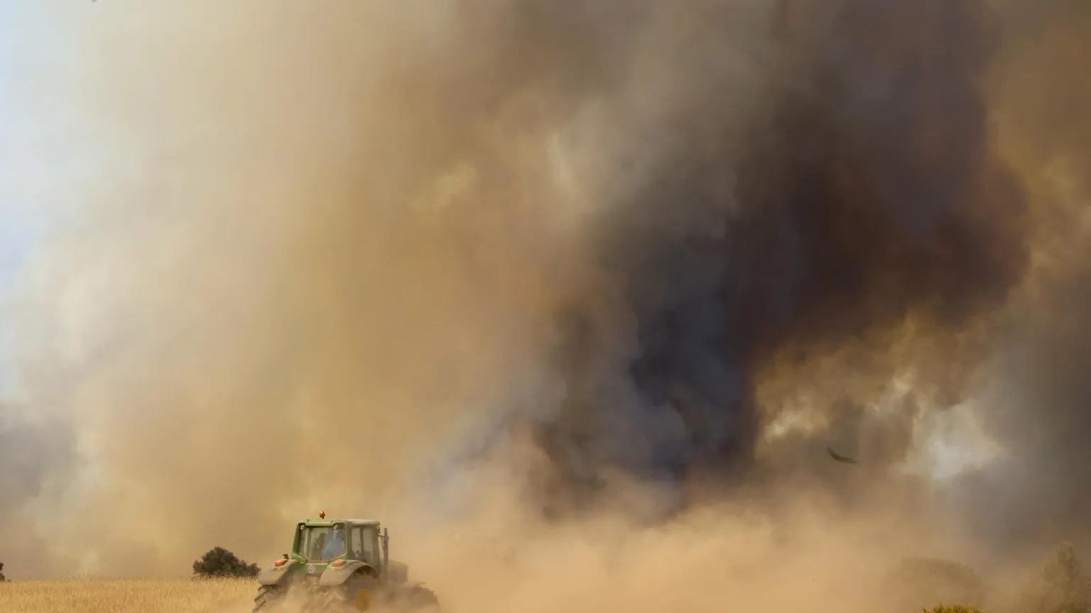 Incendio en Fermoselle: el alcalde apunta a la intencionalidad en un fuego que supera ya las 11.000 hectáreas 