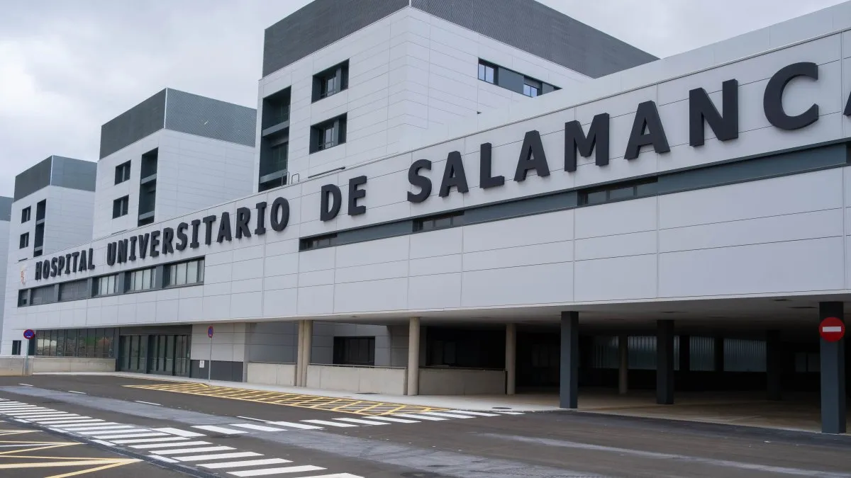 La última chapuza de la Junta: despide a la gerente del Hospital de Salamanca y ella se entera por la prensa