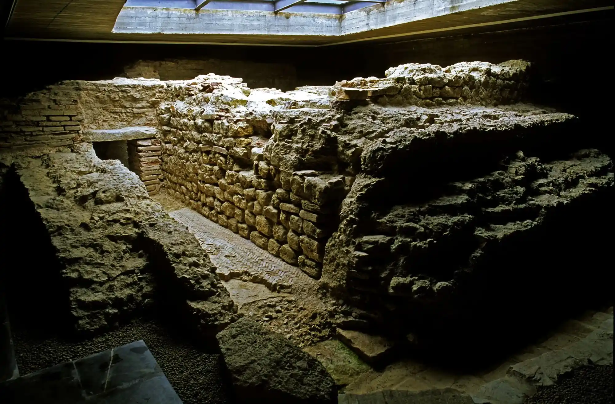 Cripta de Puerta Obispo, la puerta romana de León bajo la Catedral
