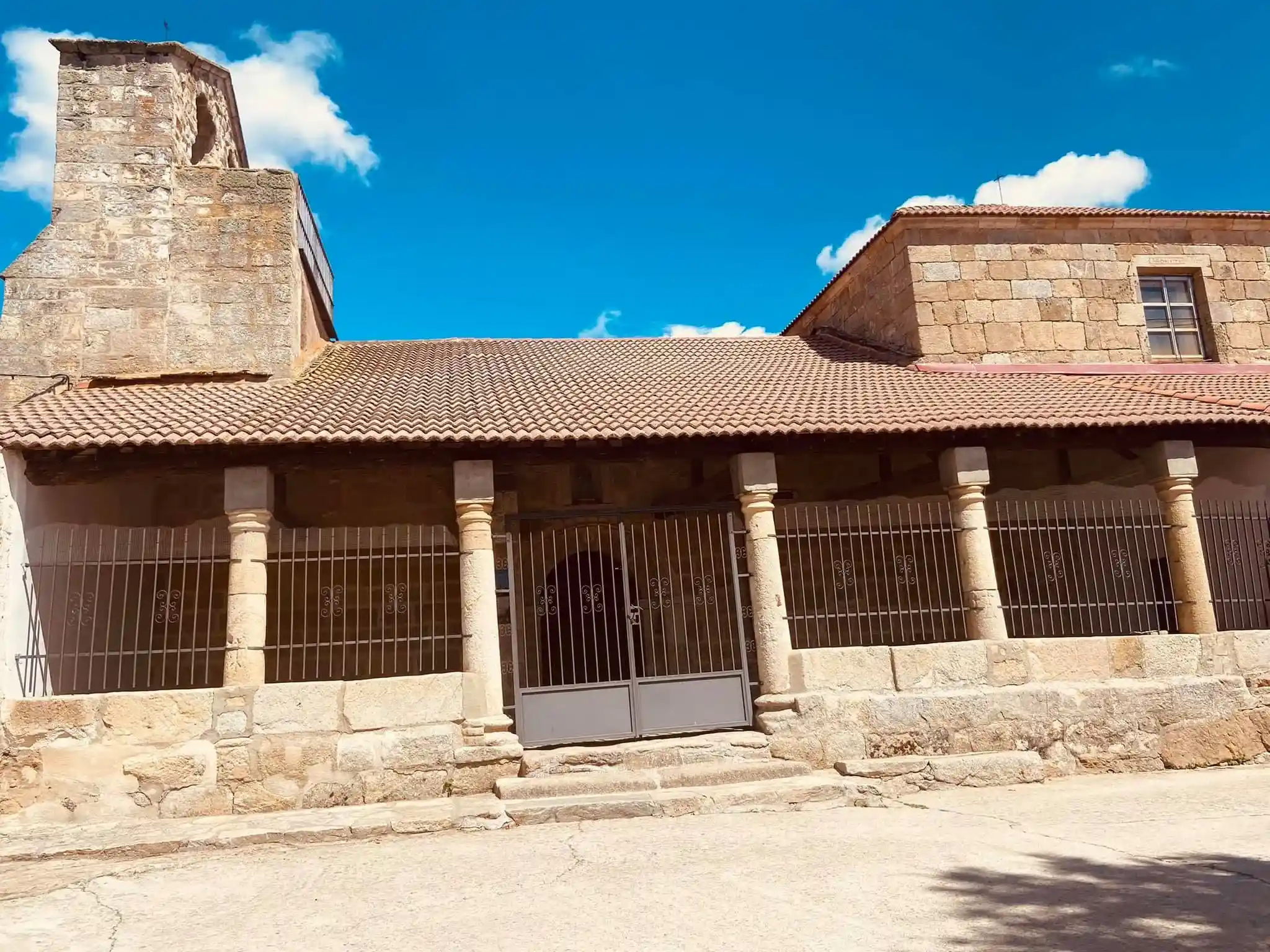 Patrimonio autoriza mejorar la iluminación de diez iglesias de Pereruela y del Museo del Barro