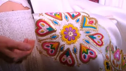 Bordado carbajalino en los vestidos de novia de Ainhoa Salcedo