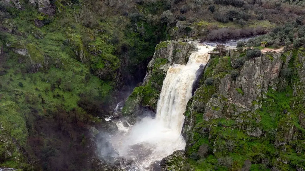 Precaución ante el imponente caudal del Pozo de los Humos