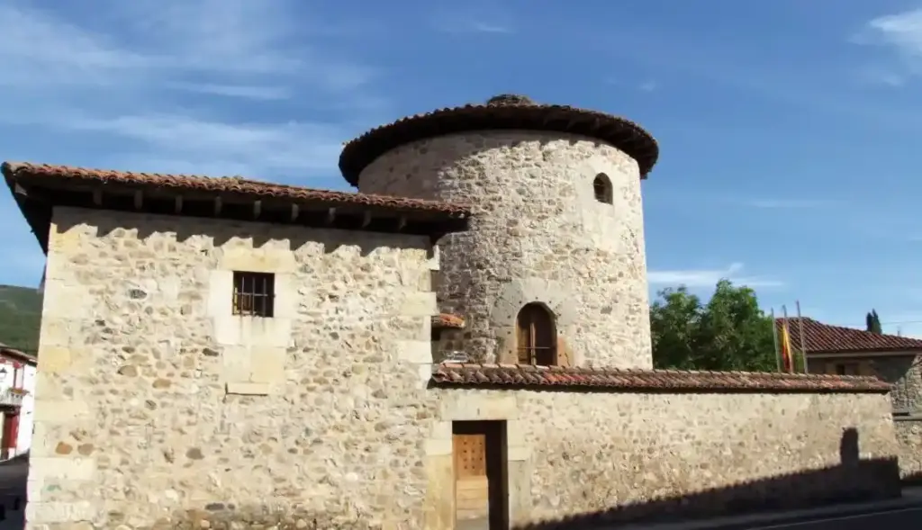 Torreón medieval de La Vecilla