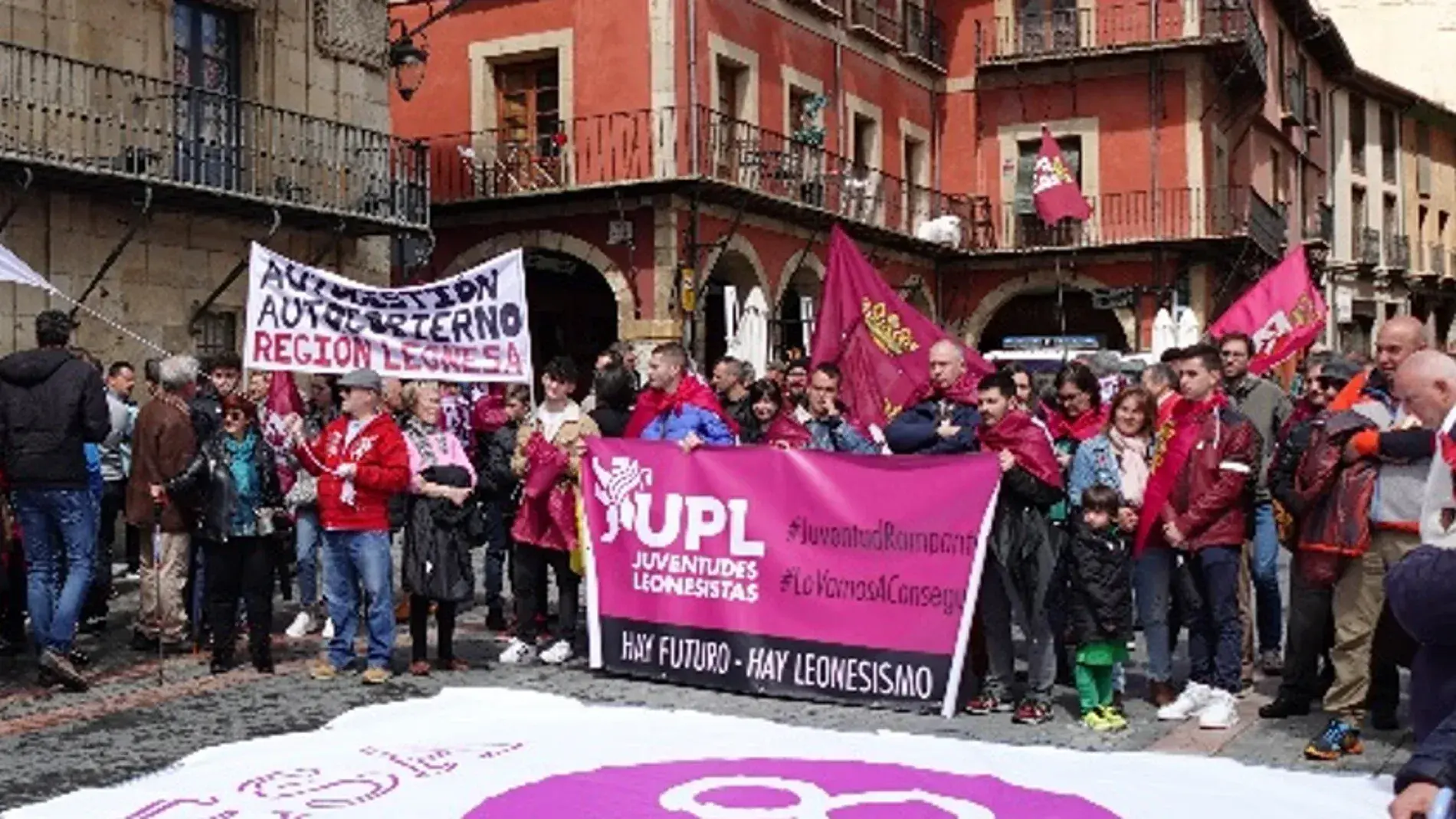 El Leonesismo rompe el "no es el momento"