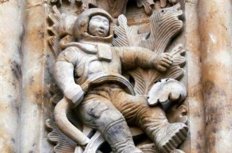 ¿Un astronauta en la fachada de la Catedral de Salamanca?