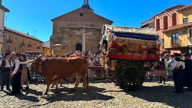 Carros engalanados el 29 de Septiembre